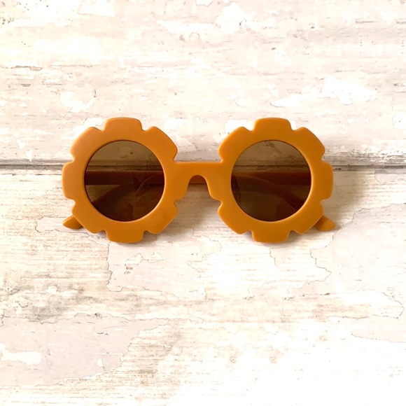 GapKids Flower Power Sunglasses Mustard Yellow Girls Summer Accessories NEW - Picture 1 of 3
